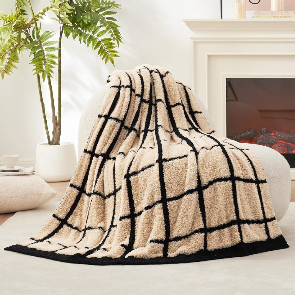 Ultra-Soft Faux Fur Comfort for Lounging & Couch Nights